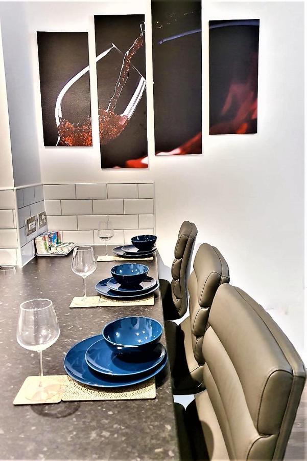 Manchester Holiday Apartment Exterior photo